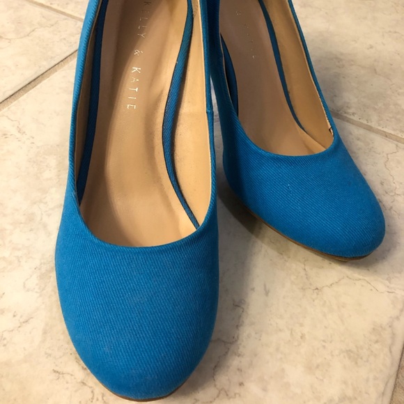 Turquoise blue fabric pumps with stacked heel - Picture 4 of 8